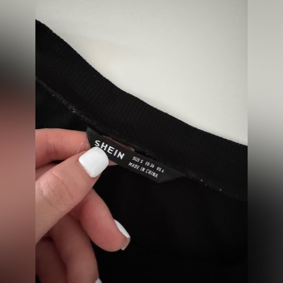 SHEIN BLACK CROPPED TSHIRT RIBBED SIZE SMALL - Picture 3 of 4